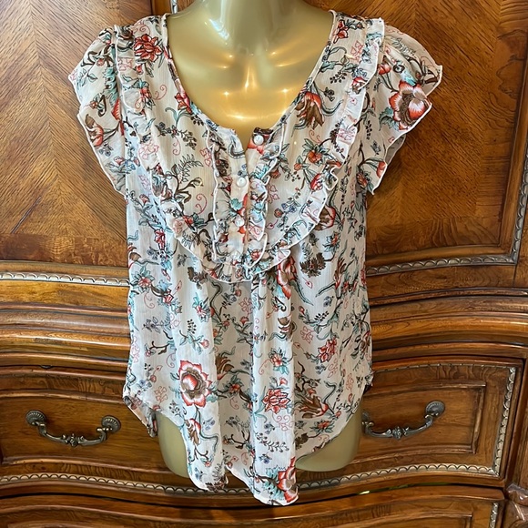 Super feminine floral blouse with lots of ruffle detail - Picture 1 of 11